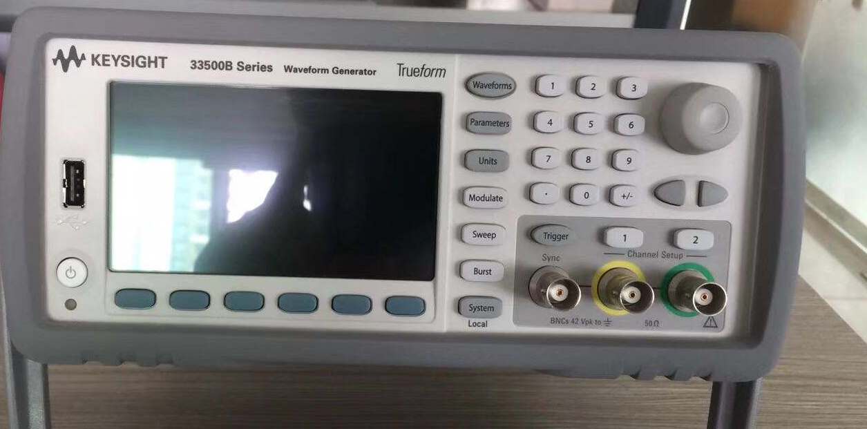 636b03a49b1ea.jpg 函數信號發生器33522B 3.jpg