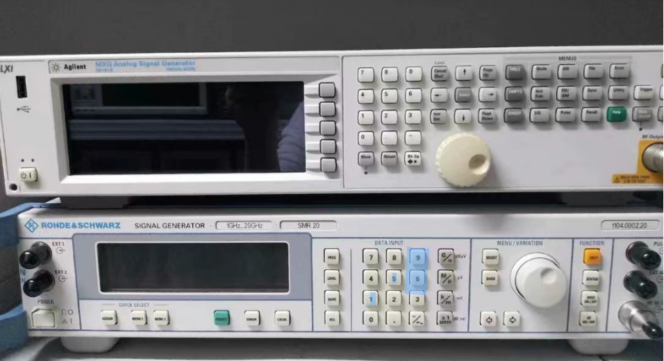 6525ee1b14c2a.png 信號源SMR20 4.png